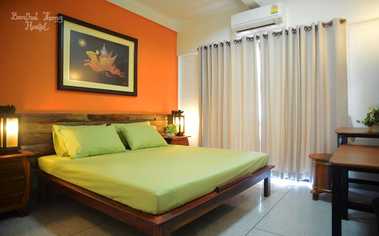 Banthat Thong Hostel