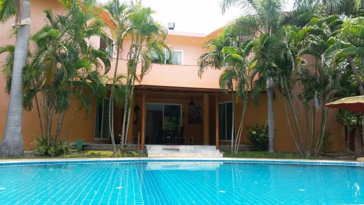 Penquin 8room poolvillapattaya