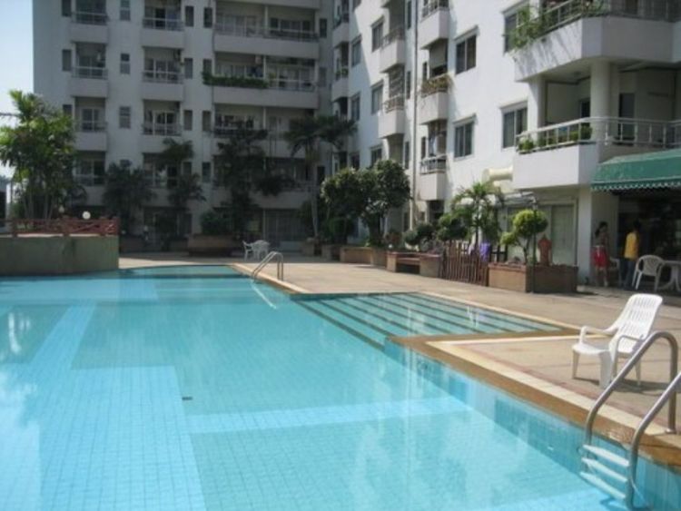 Room for Rent, close to MRT Ra