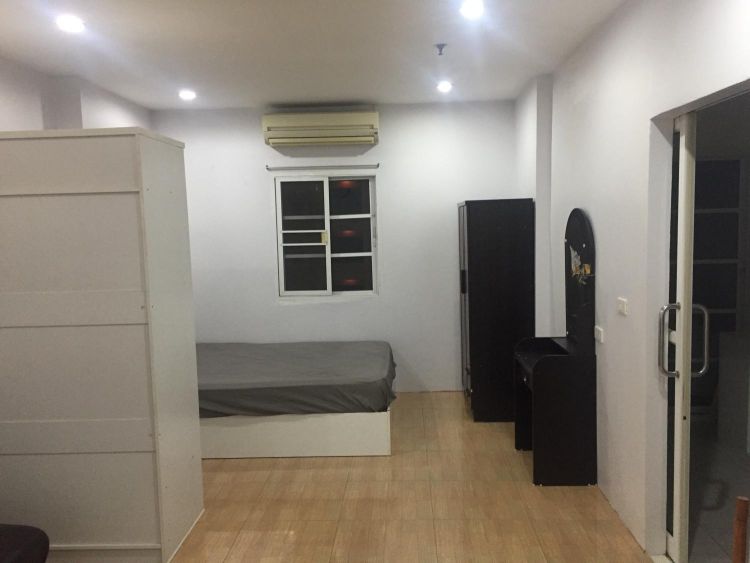 room for rent near MRT 600 m.