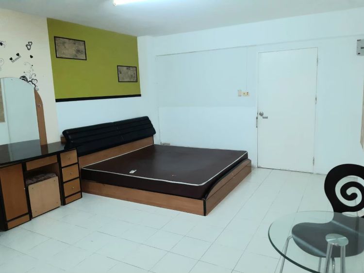 Condo, room for rent near Bang