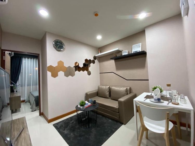 Detached condo for rent with 1