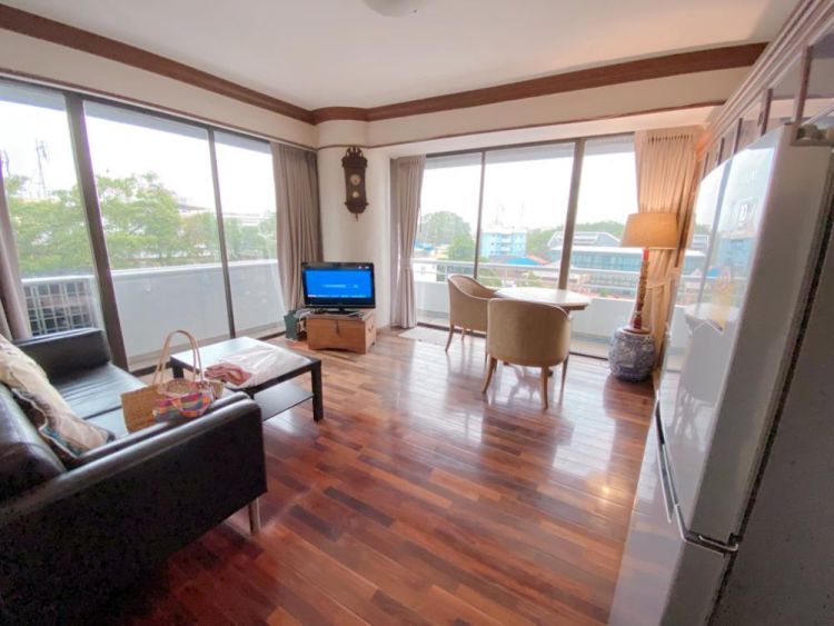 Two-bedrooms River View Balcony at Bangkok prime area