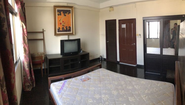 Room for monthly rent in Satho