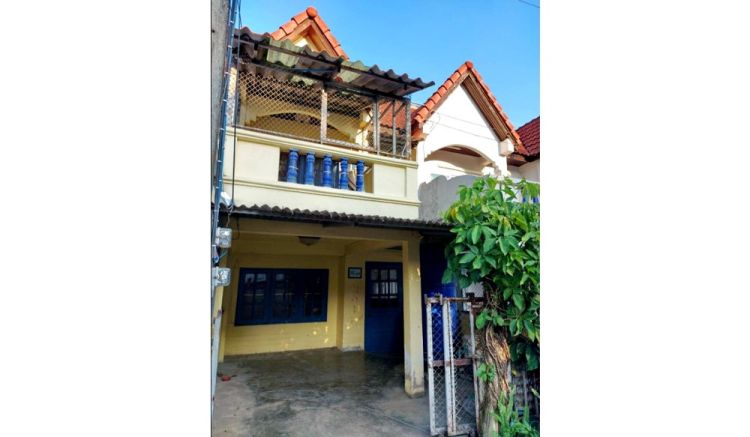 Townhouse for sale/rent near W