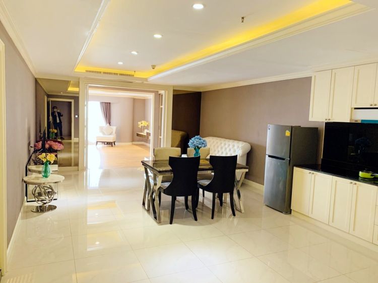 Condo for rent Silom State Tower.