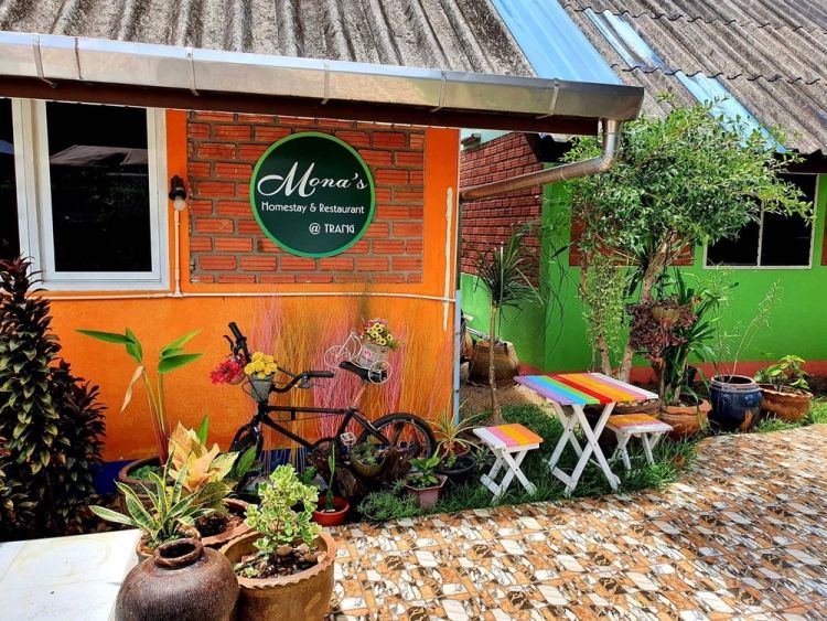 Mona’s Restaurant & Homestay