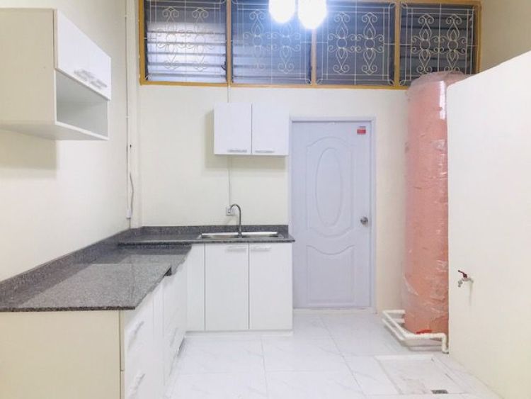 SHOPHOUSE ON MAIN ROAD FOR RENT:TALADNOI,SAMPANTHAWONG