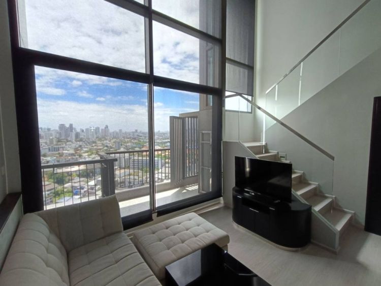 Rhythm Sukhumvit 44/1 Duplex unit for Rent Fully furnished Close to BTS 40 meters