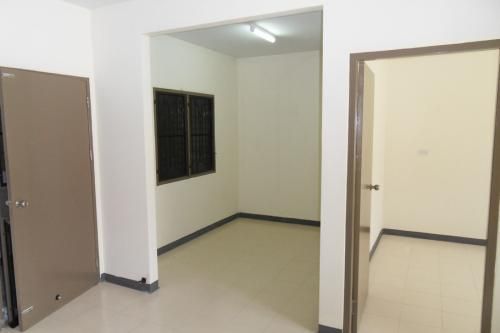 1 Bedroom Semi furnished Baan 