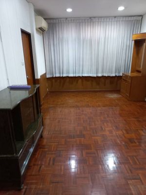 Townhouse for rent near ABAC University, Ramkhamhaeng University, near Airport Link.