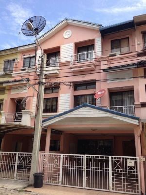 For rent: 3-story townhouse Baan Klang Muang Ladprao71 Great location, ready to move in.