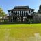 Homestay in Chiang Rai, Two houses 684 sq.wa with 5 Beds 11 Baths Near Rai Cherntawan