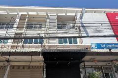 Commercial building three  story for rent with 3 bedrooms,3 toilets. The price is at THB 12,000 per 