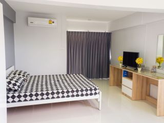 ประเภทห้อง  ห้องแอร์ พร้อมเฟอร์น