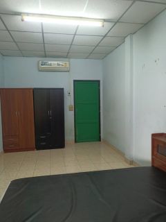 ประเภทห้อง  ห้องแอร์พร้อมเฟอร์นิ